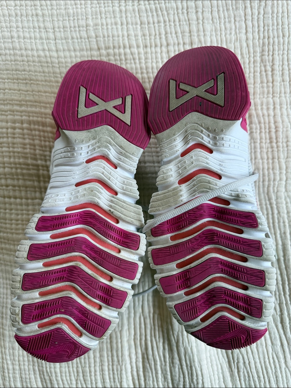 Nike Women’s Metcon White and Coral Athletic Running Shoes - Picture 3 of 6